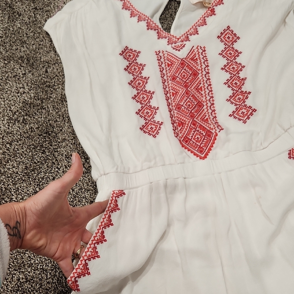 Skies Are Blue Cream Romper with Red Accents - Picture 6 of 10